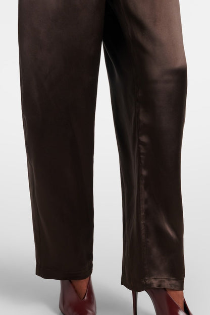 Well Tailored Pants with a Graceful Silhouette