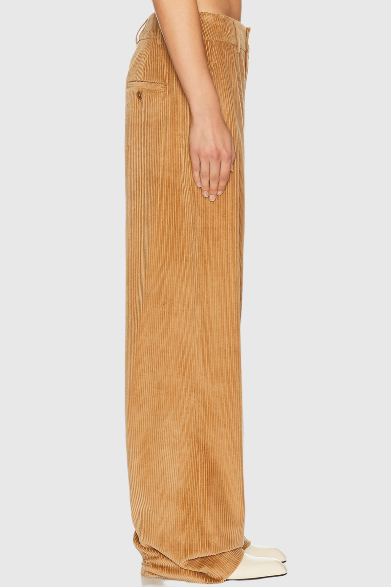 Sophisticated Trousers with a Clean Classic Look