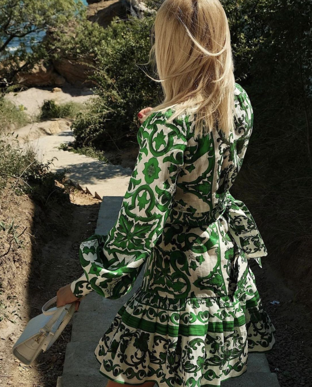 Beautifully Finished Dress in a Timeless Design
