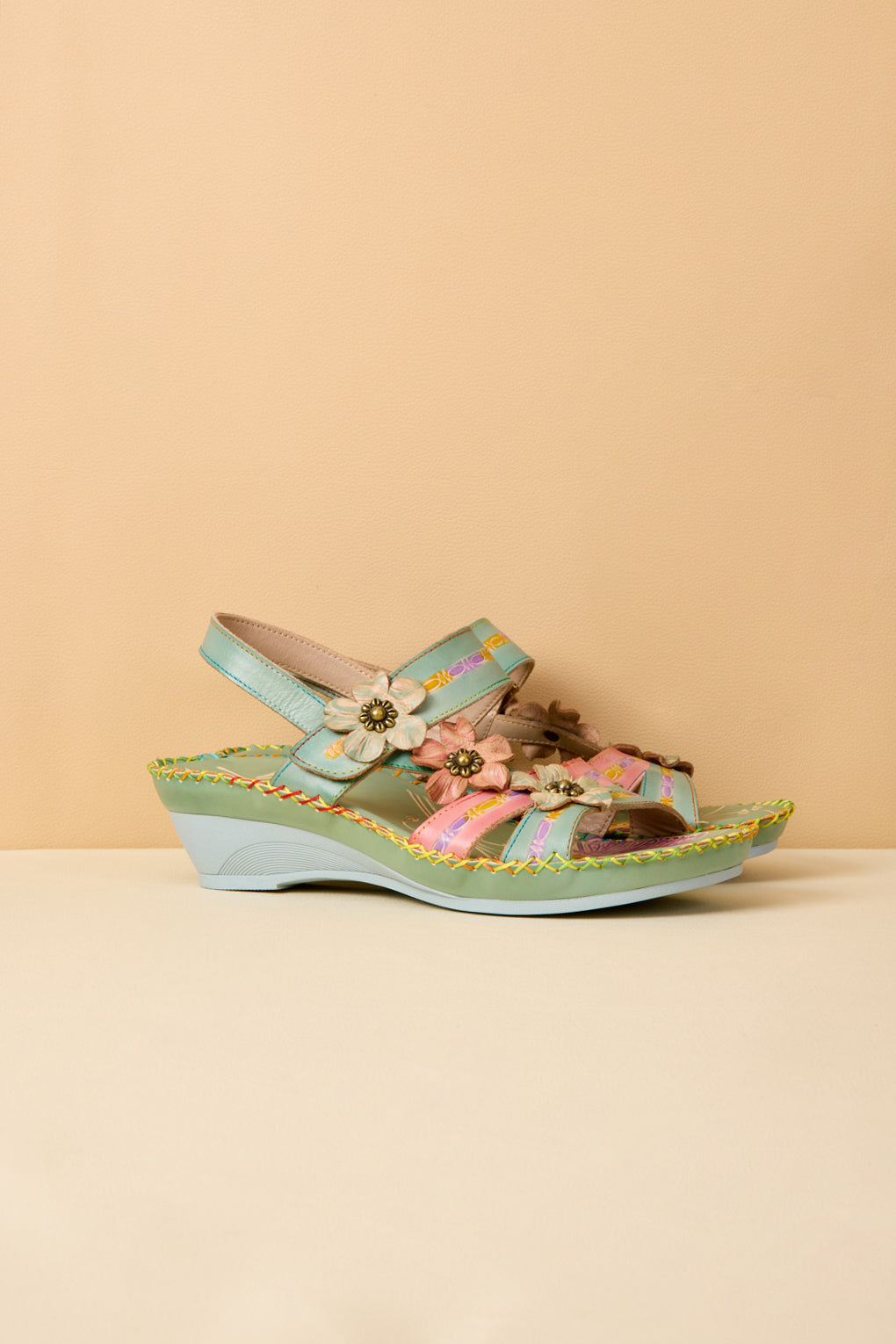 Well Tailored Sandals with a Graceful Silhouette