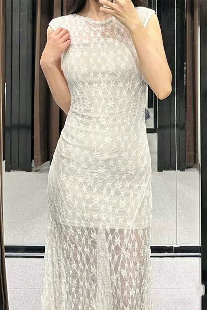 Effortlessly Elegant Dress with a Timeless Design