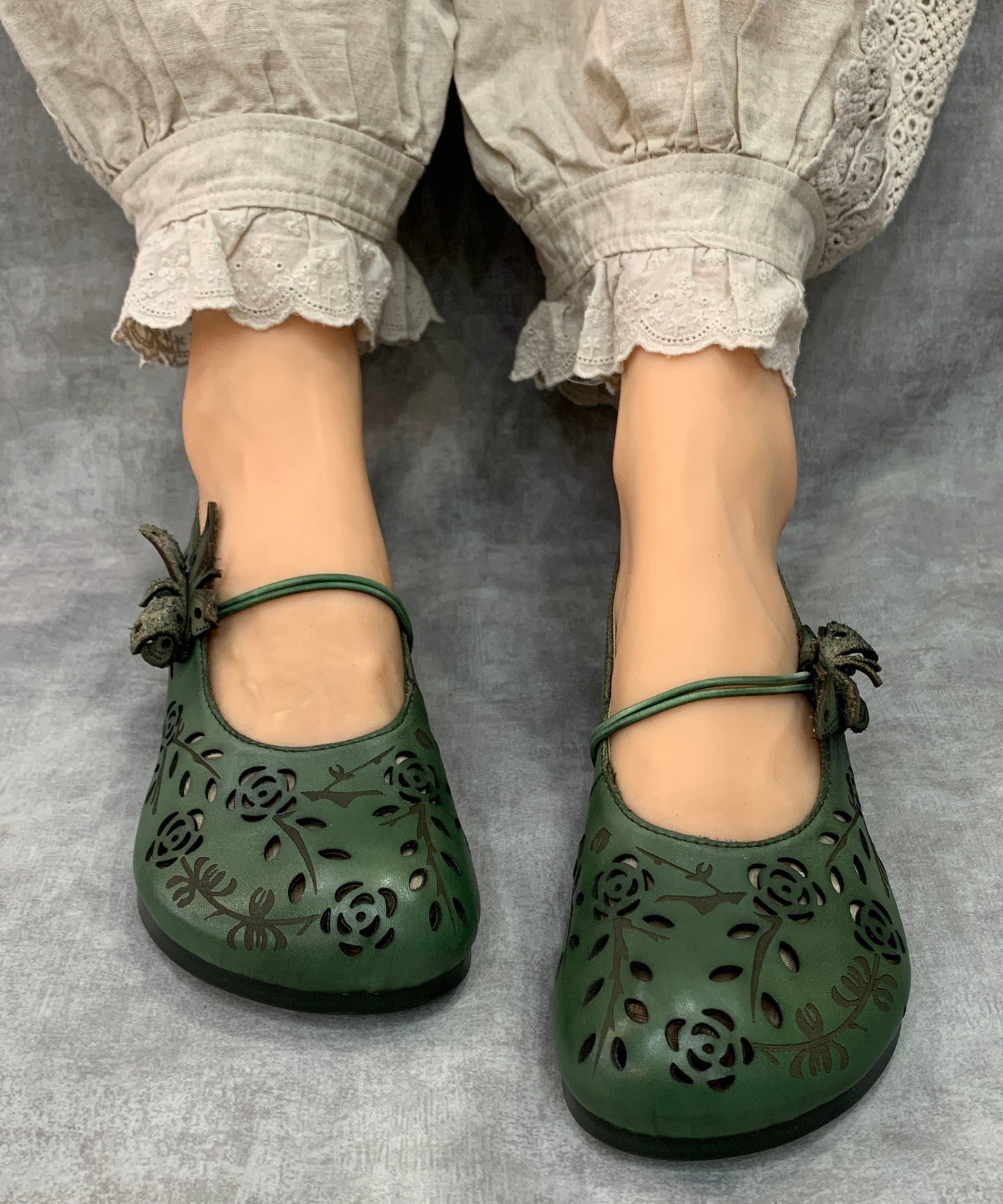 Well Tailored Shoes with a Graceful Silhouette