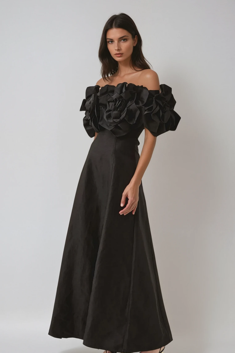 Effortlessly Elegant Dress with a Timeless Design