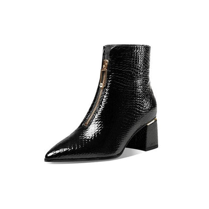 Effortlessly Elegant Boots with a Timeless Design