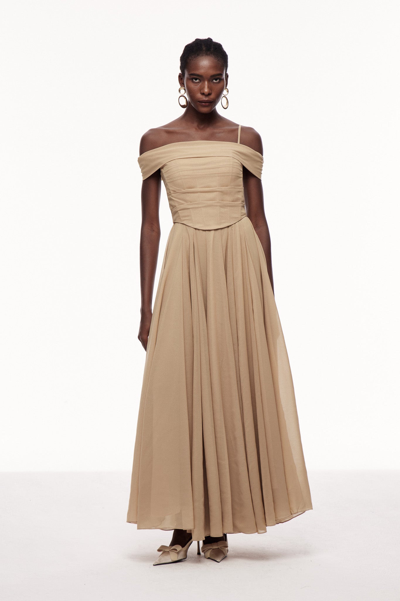 Effortlessly Elegant Dress with a Timeless Design