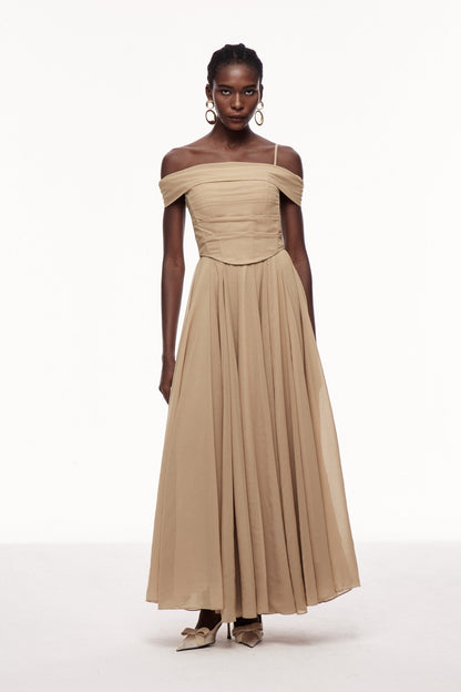 Effortlessly Elegant Dress with a Timeless Design