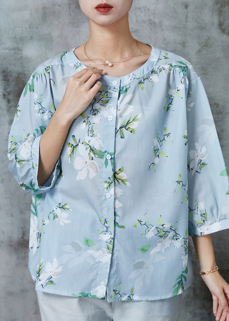 Classic Vintage Blouse with a Flattering Fit