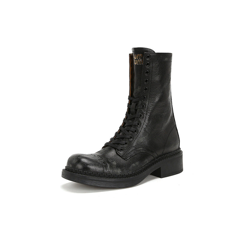 Effortlessly Elegant Boots with a Timeless Design