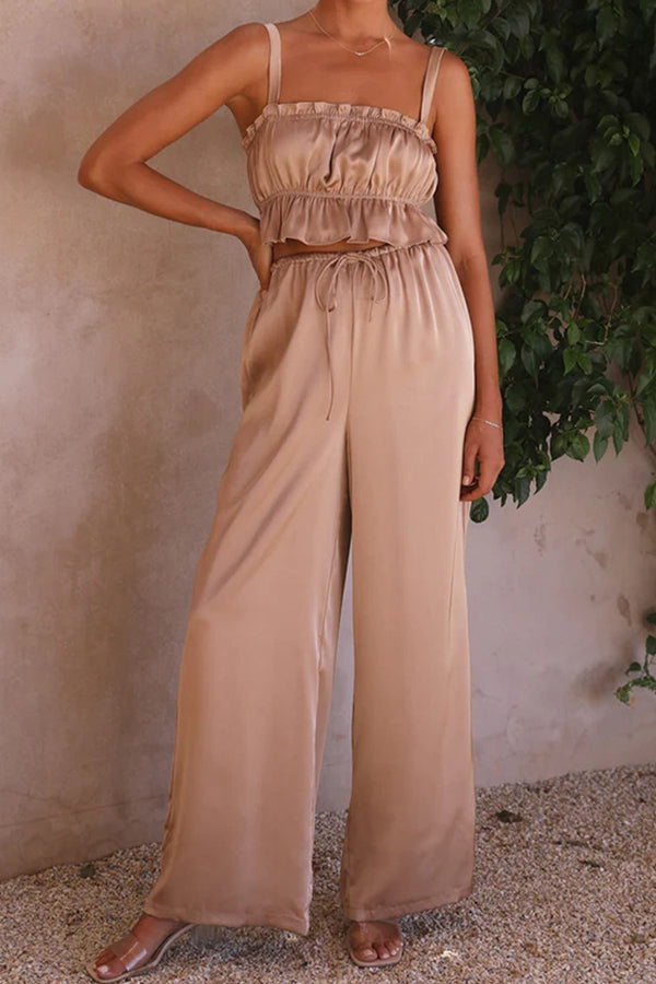 Effortlessly Elegant Pants with a Timeless Design
