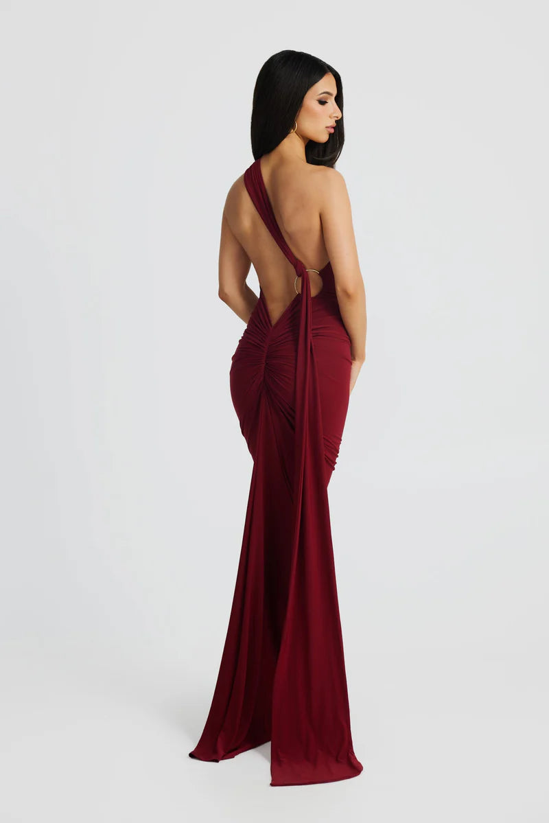 Well Tailored Garment with a Graceful Silhouette