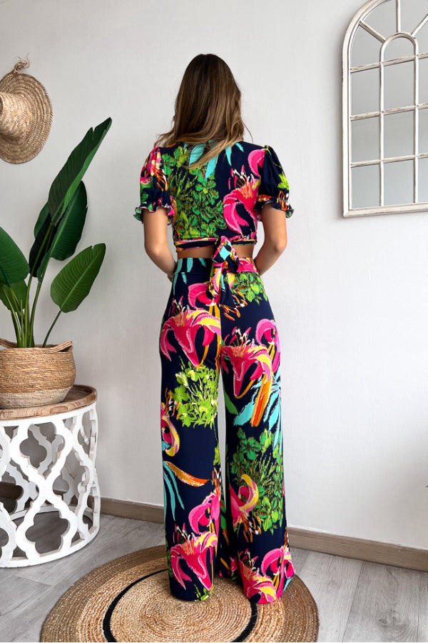 Elegantly Styled Pants for Everyday Wear