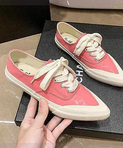 Well Tailored Shoes with a Graceful Silhouette