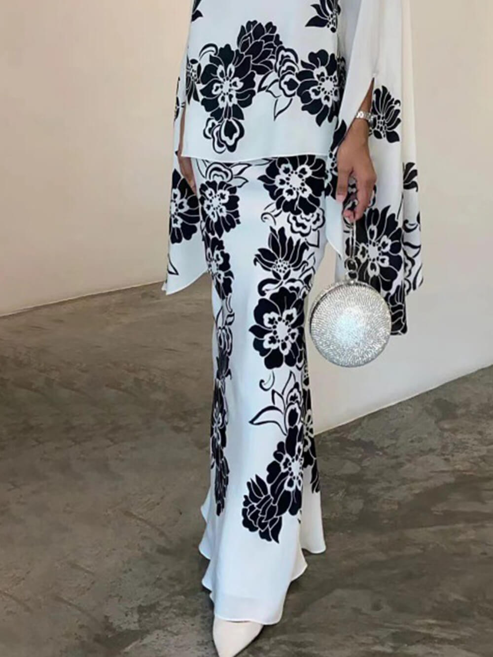 Well Tailored Garment with a Graceful Silhouette