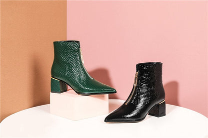 Effortlessly Elegant Boots with a Timeless Design