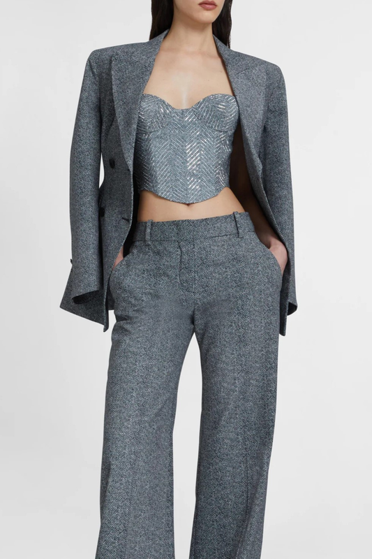 Well Tailored Top with a Graceful Silhouette