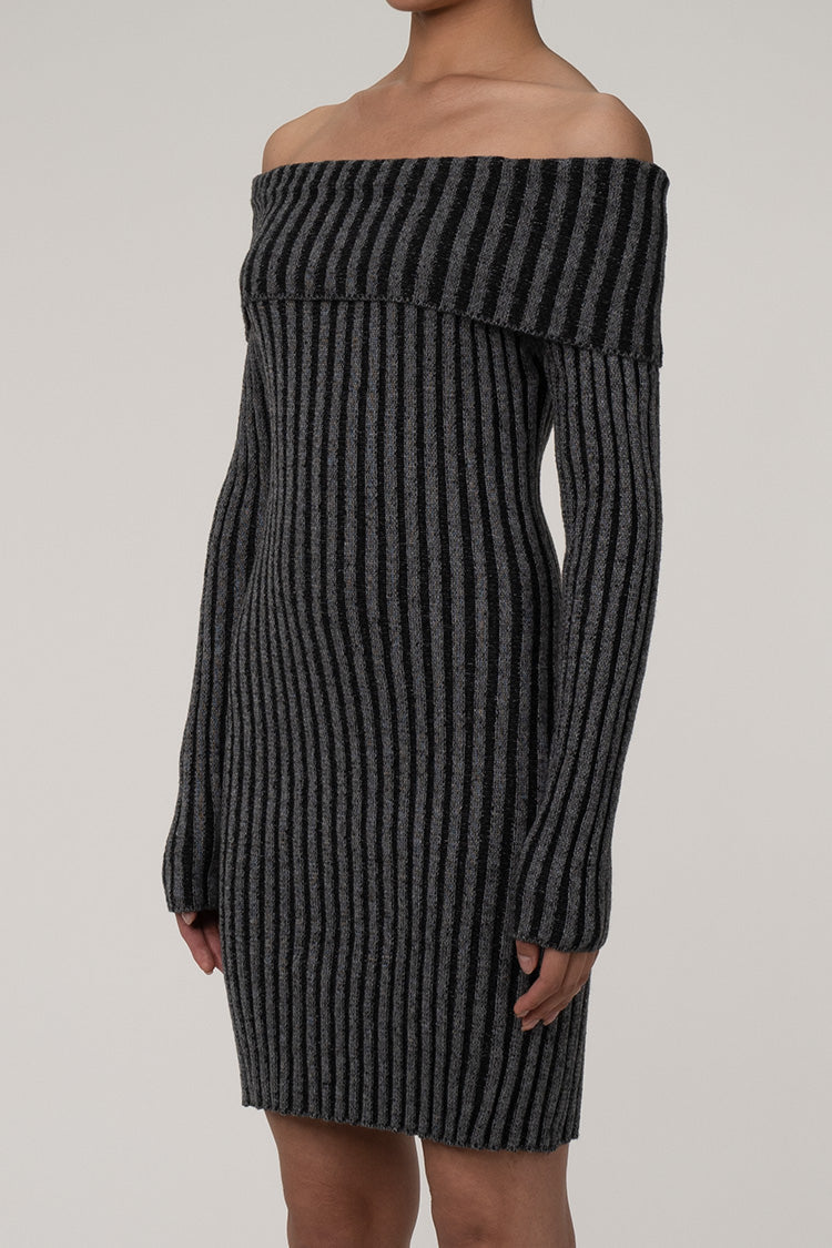 Well Tailored Sweater with a Graceful Silhouette
