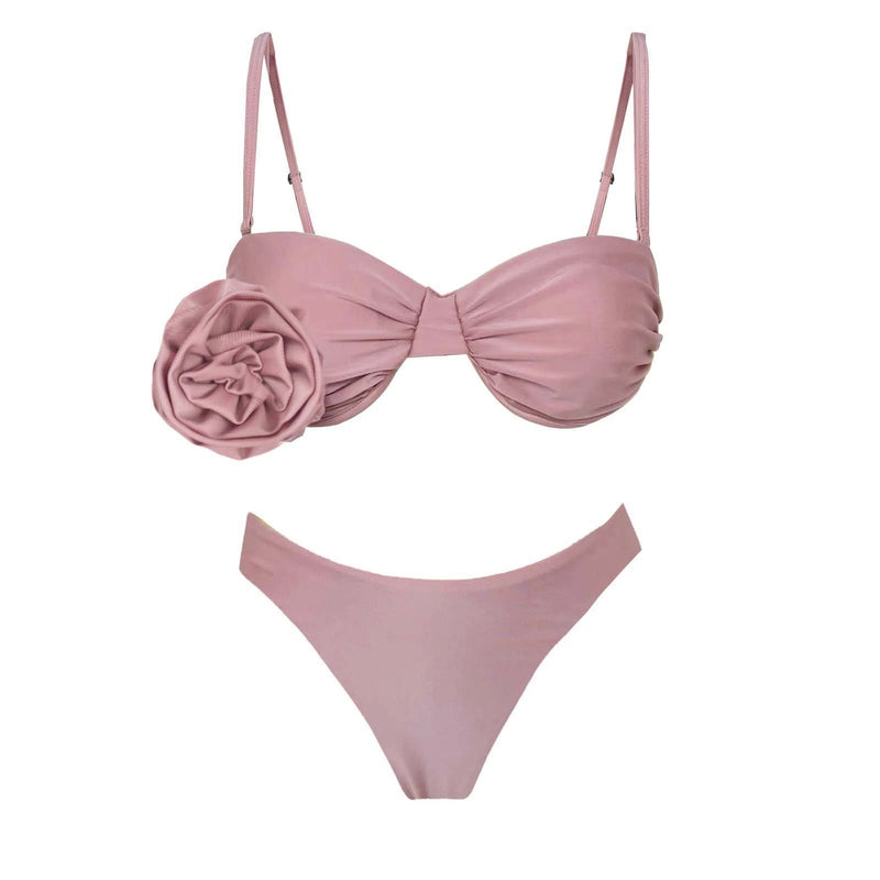 Effortlessly Elegant Bikini with a Timeless Design