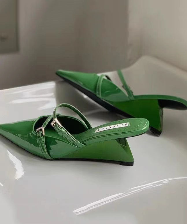 Classic Vintage Sandals with a Flattering Fit