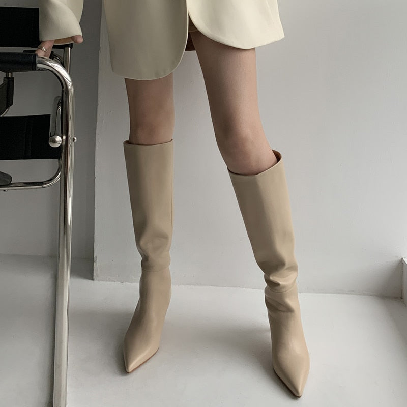 Well Tailored Garment with a Graceful Silhouette