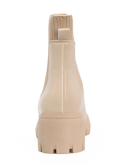 Effortlessly Elegant Boots with a Timeless Design