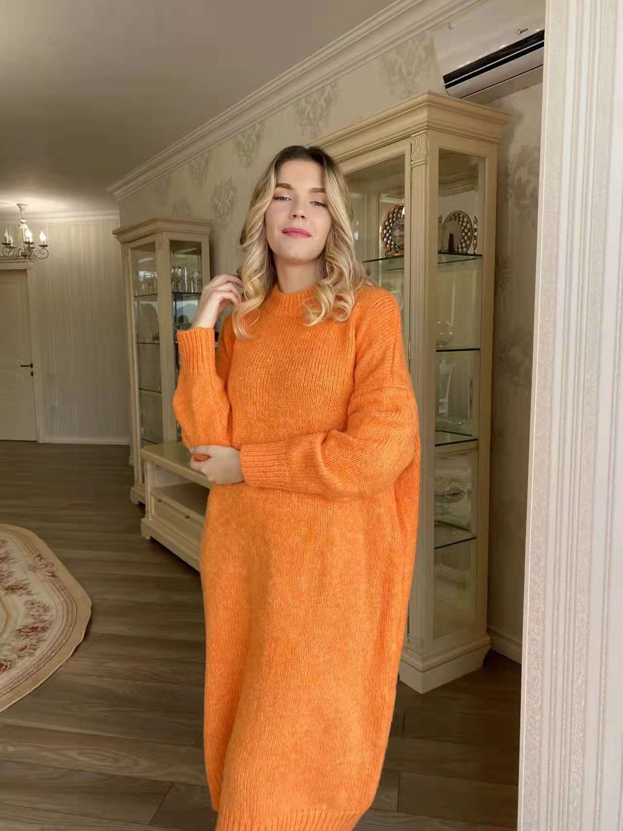 Well Tailored Sweater with a Graceful Silhouette
