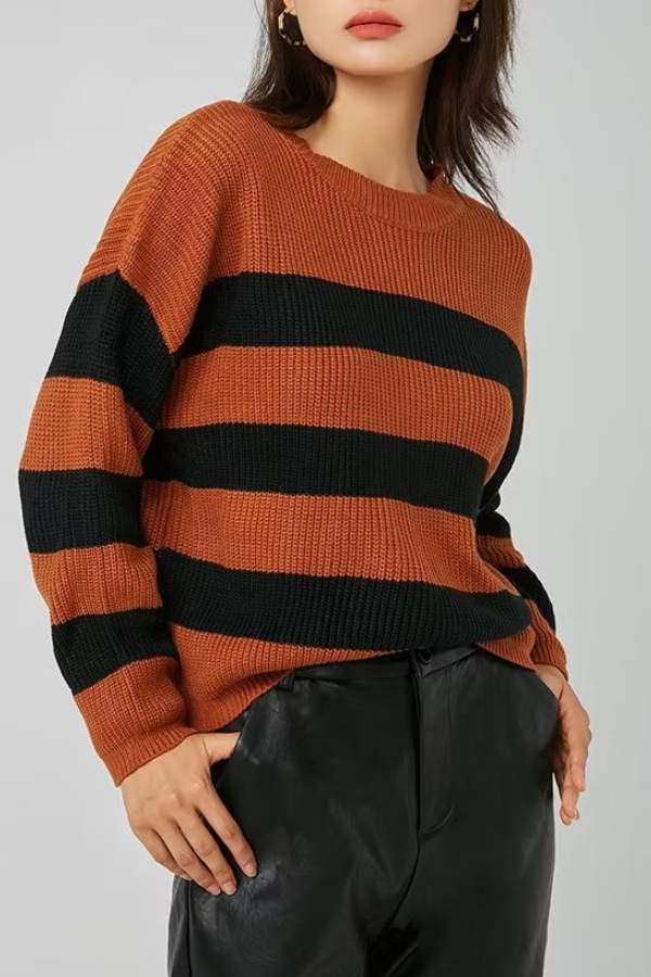 Well Tailored Sweater with a Graceful Silhouette