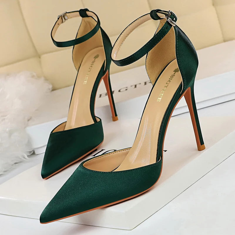 Well Tailored Heels with a Graceful Silhouette