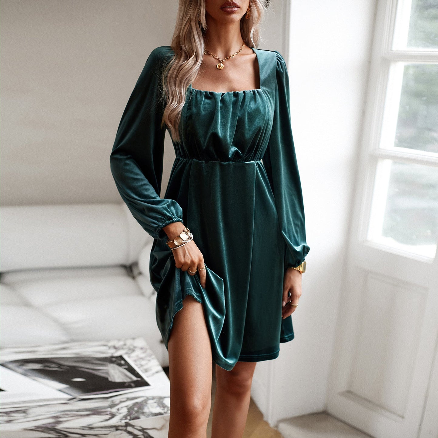 Effortlessly Elegant Dress with a Timeless Design