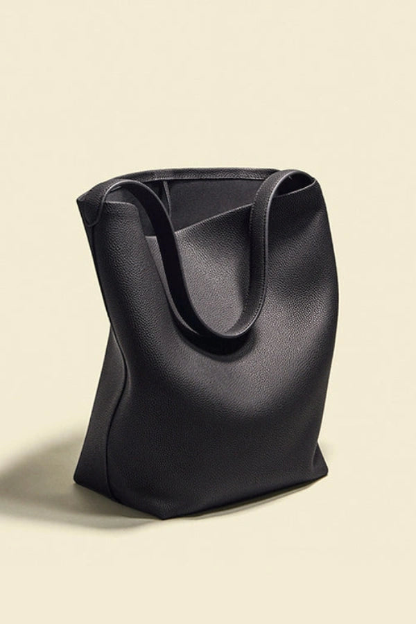 Beautifully Finished Bag in a Timeless Design