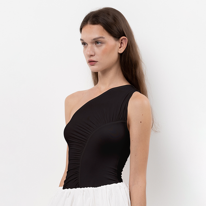 Well Tailored Blouse with a Graceful Silhouette