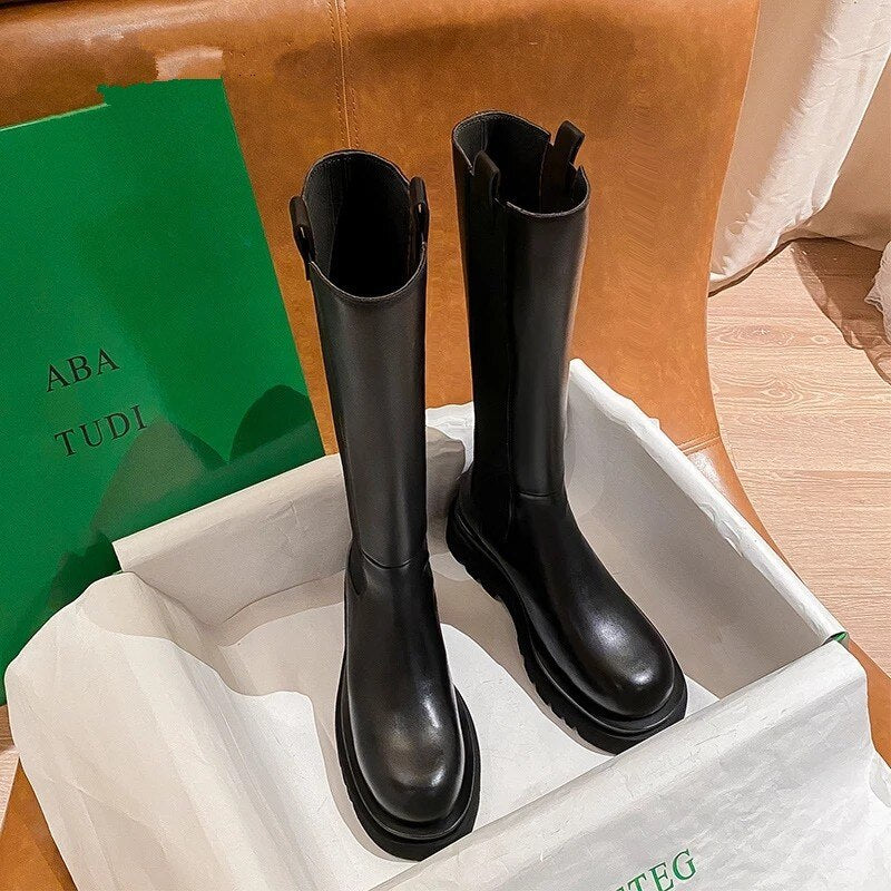 Well Tailored Boots with a Graceful Silhouette
