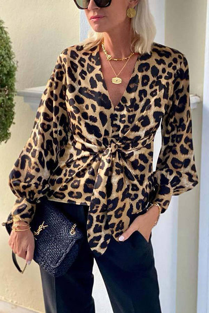 Effortlessly Elegant Blouse with a Timeless Design
