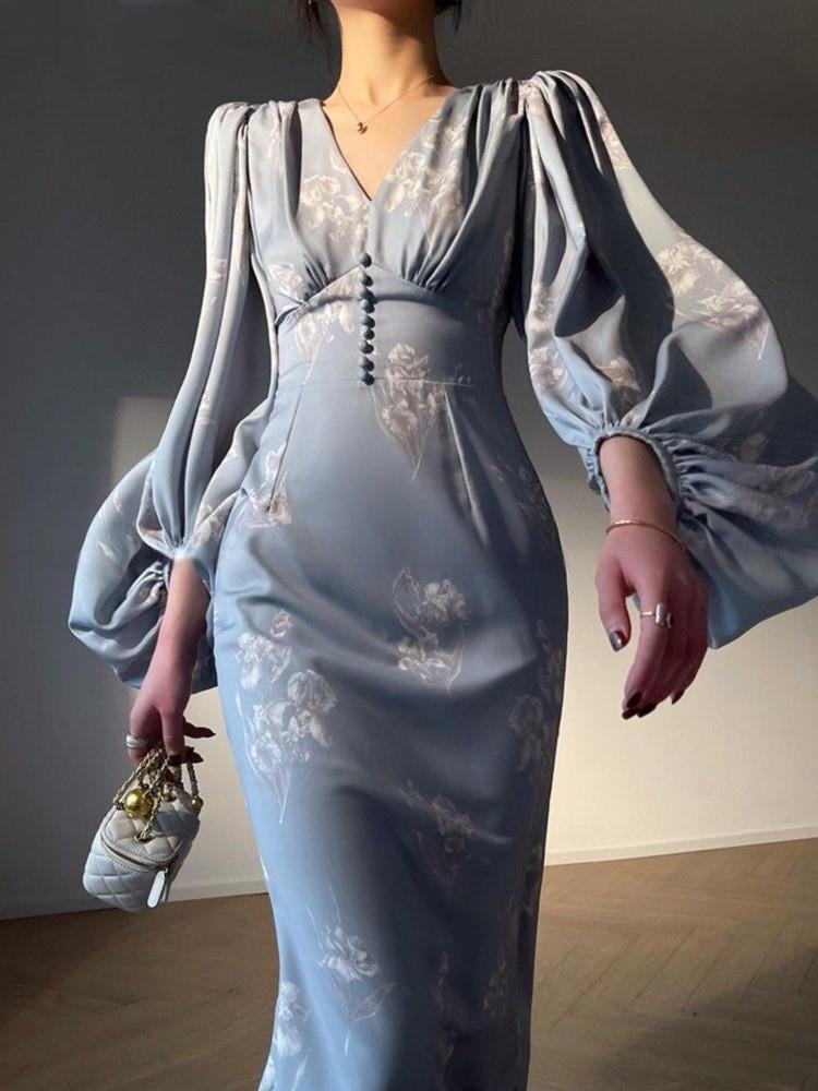 Beautifully Crafted Dress in a Classic Style