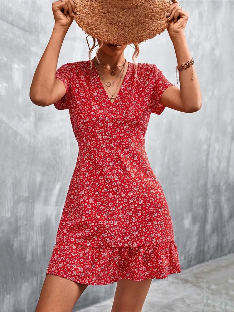 Beautifully Finished Dress in a Timeless Design