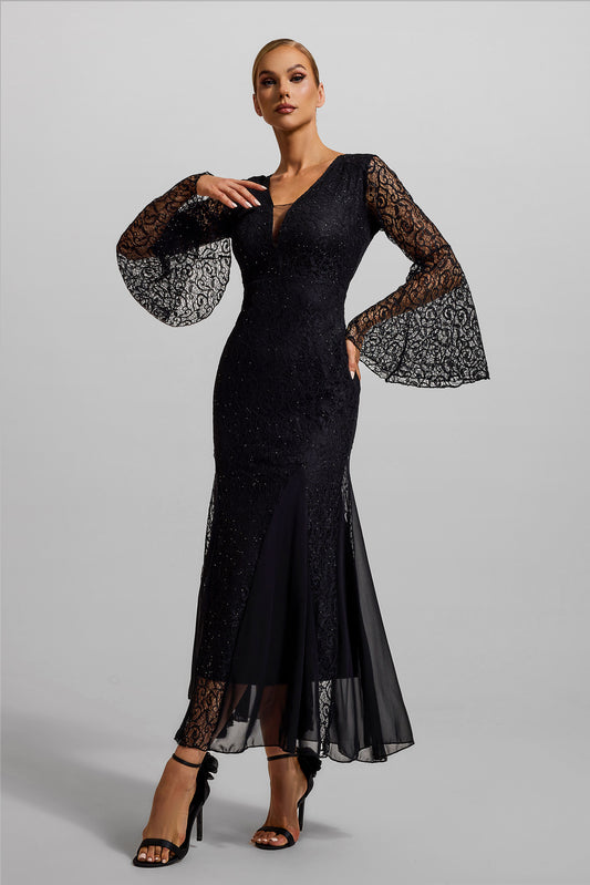 Beautifully Finished Dress in a Timeless Design