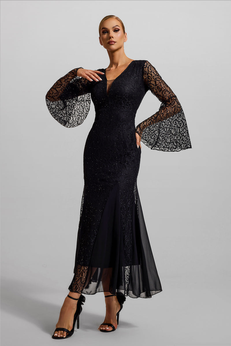 Beautifully Finished Dress in a Timeless Design