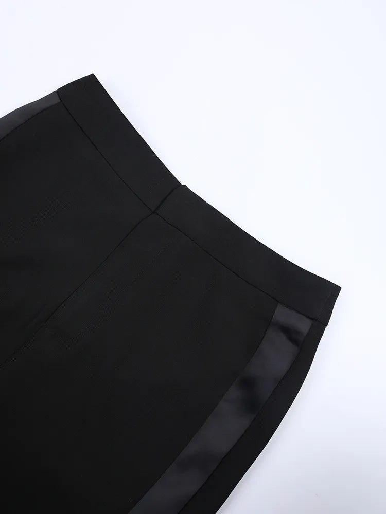 Effortlessly Elegant Pants with a Timeless Design