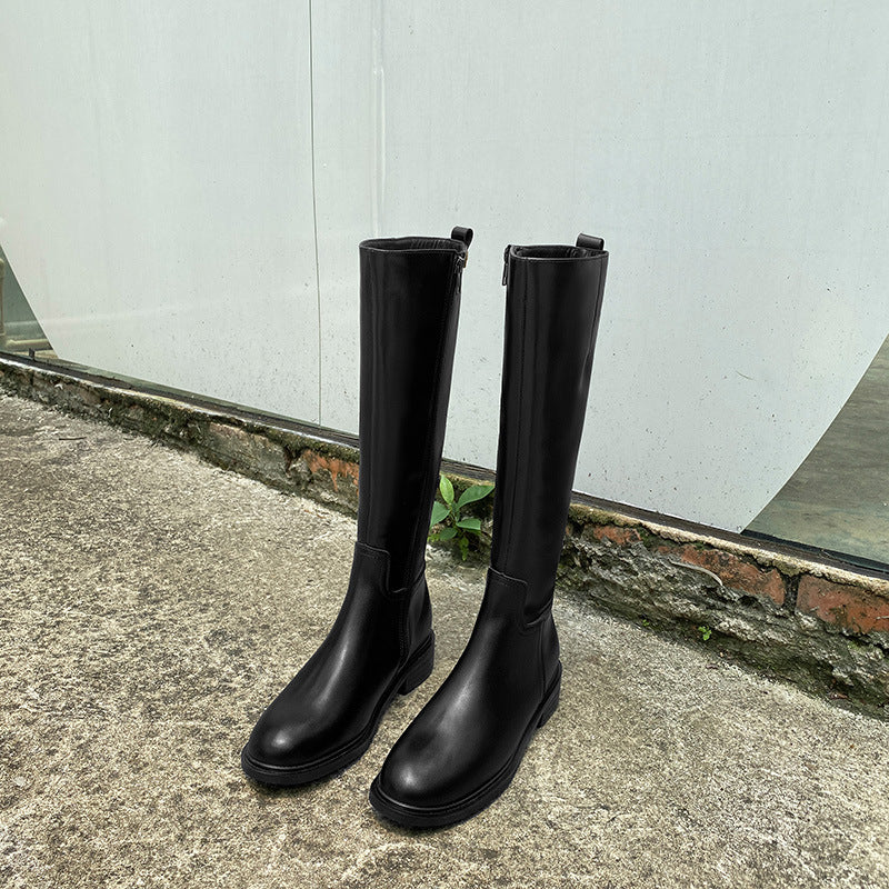 Well Tailored Boots with a Graceful Silhouette