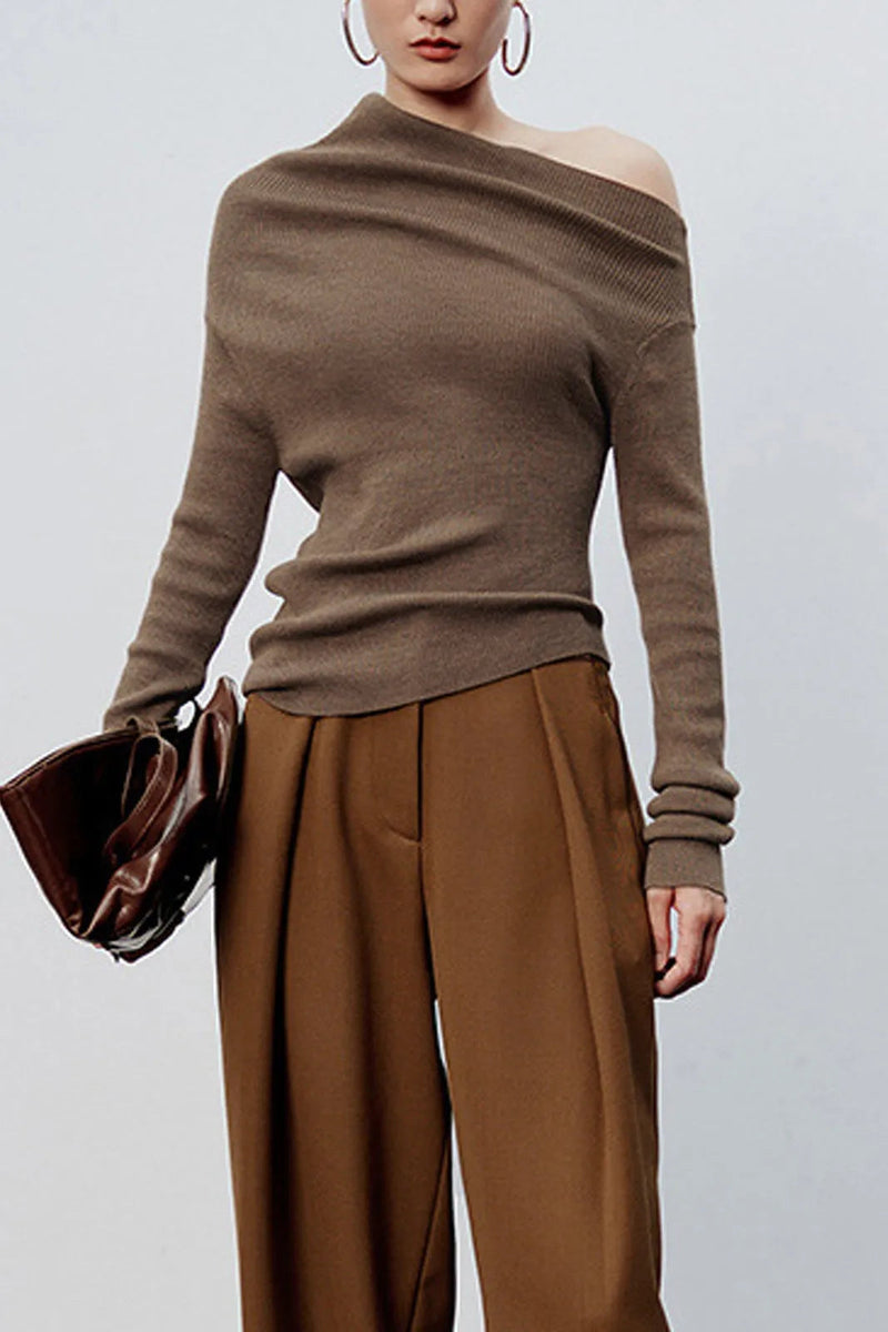 Well Tailored Top with a Graceful Silhouette