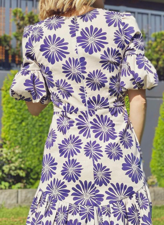 Beautifully Finished Dress in a Timeless Design