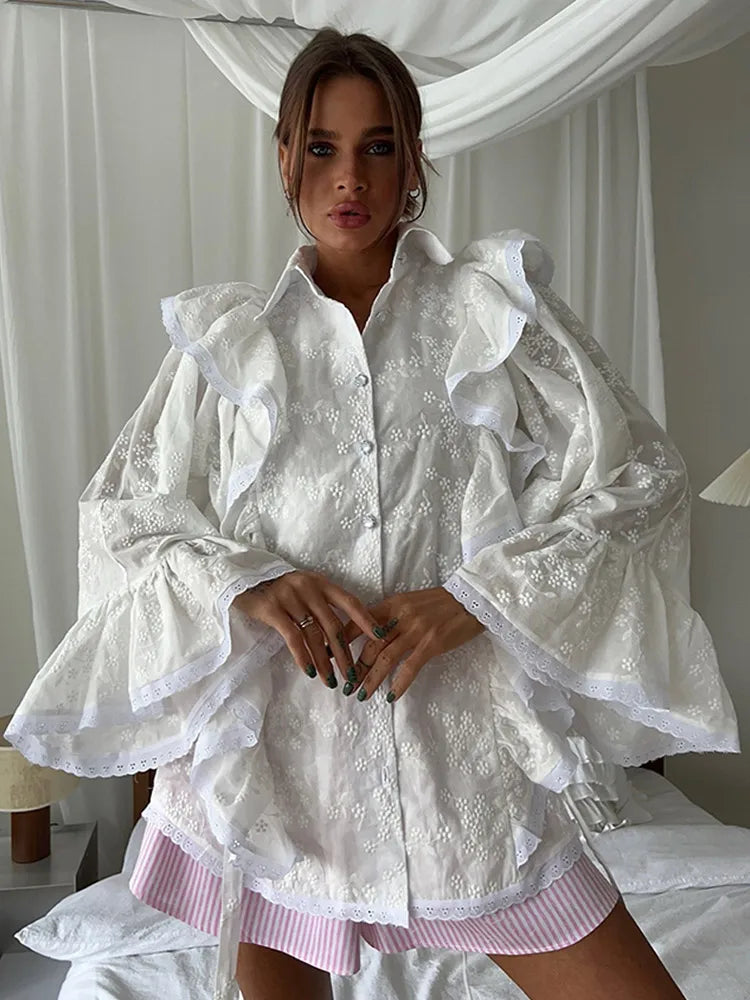 Effortlessly Elegant Blouse with a Timeless Design