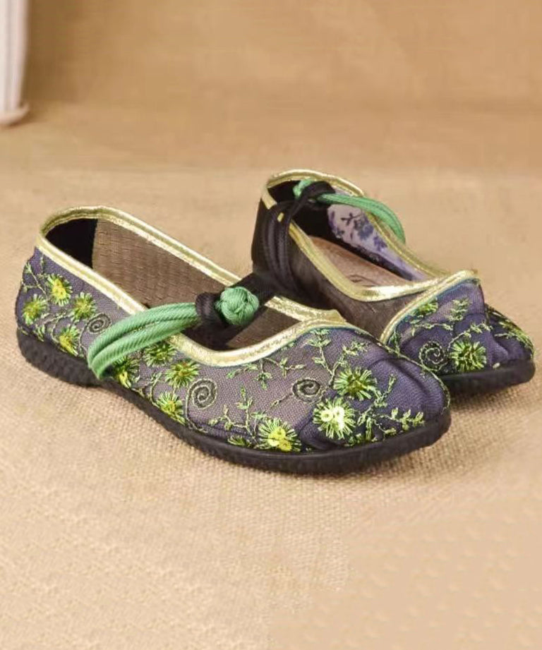 Classic Vintage Sandals with a Flattering Fit