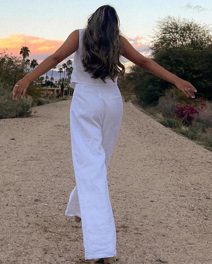 Effortlessly Elegant Garment with a Timeless Design