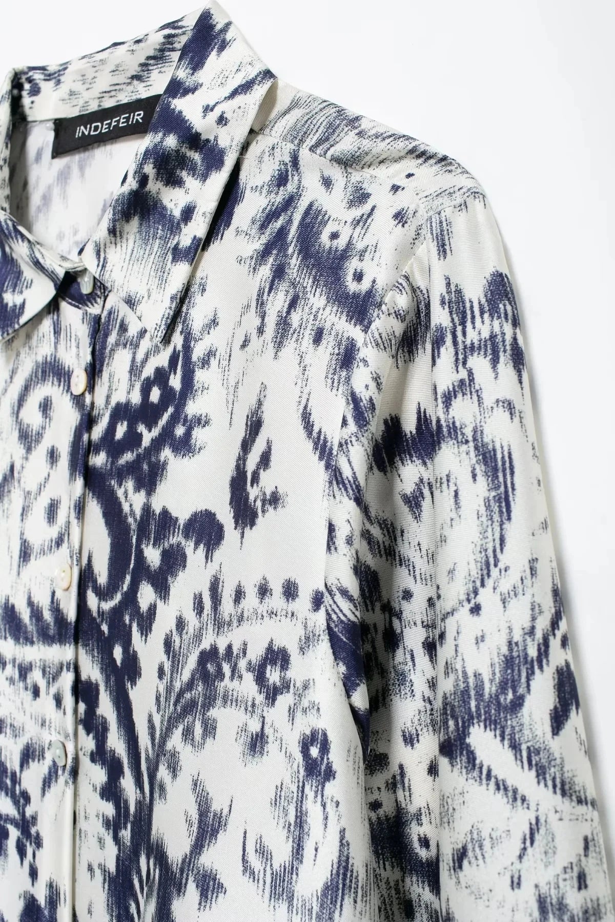 Effortlessly Elegant Garment with a Timeless Design