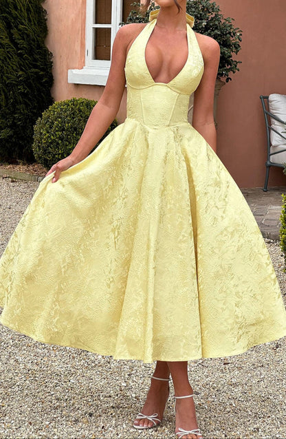 Beautifully Finished Dress in a Timeless Design