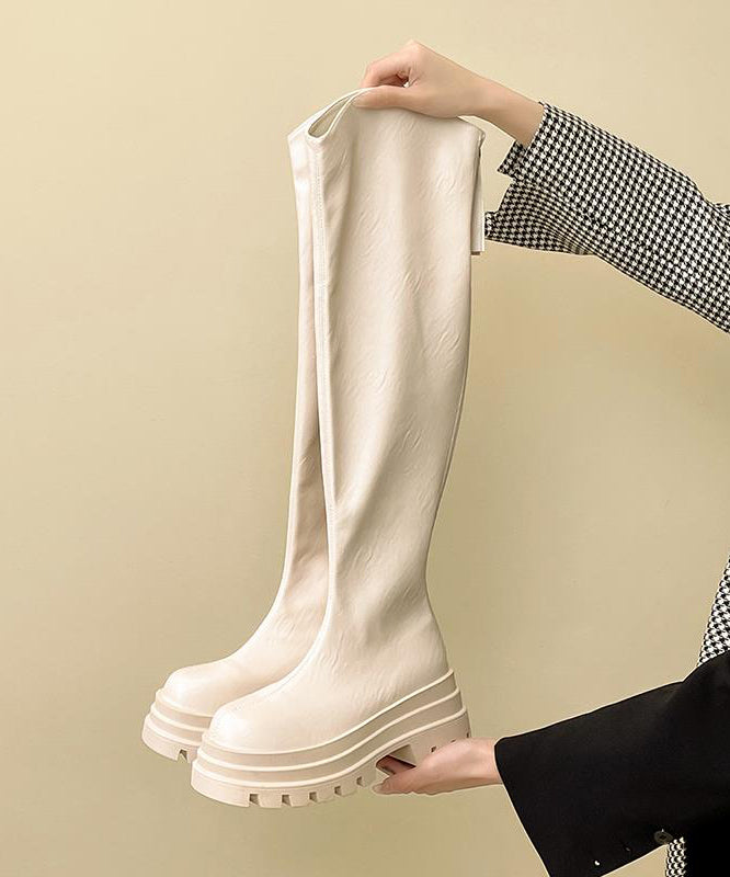 Effortlessly Elegant Boots with a Timeless Design