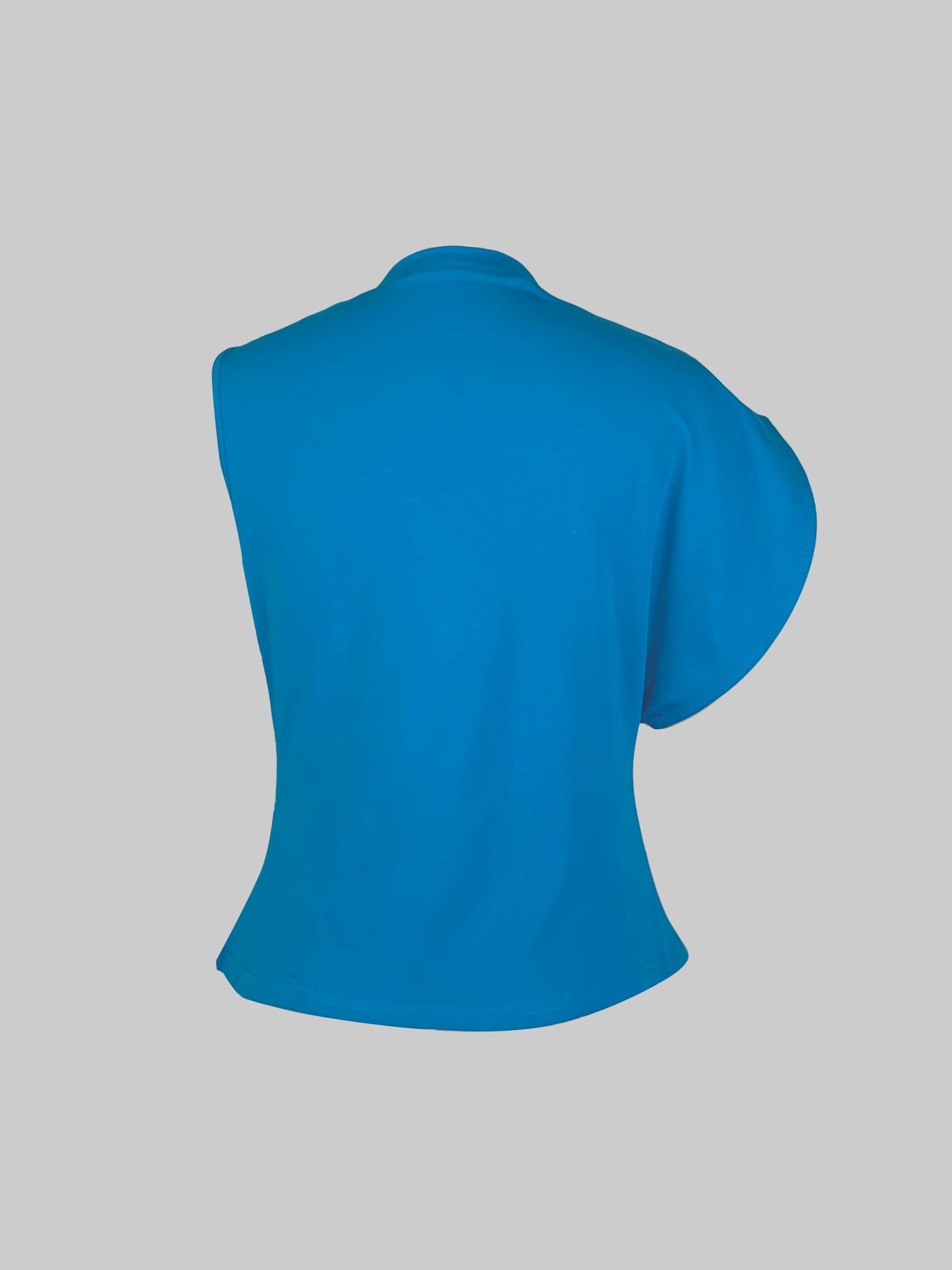 Well Tailored Top with a Graceful Silhouette
