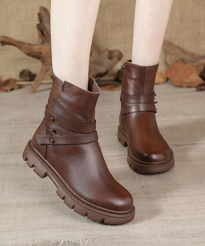 Well Tailored Boots with a Graceful Silhouette