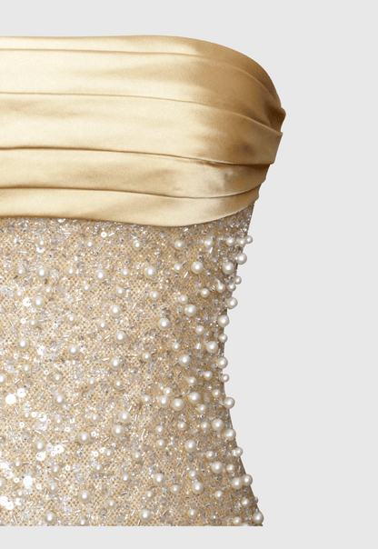 Well Tailored Dress with a Graceful Silhouette