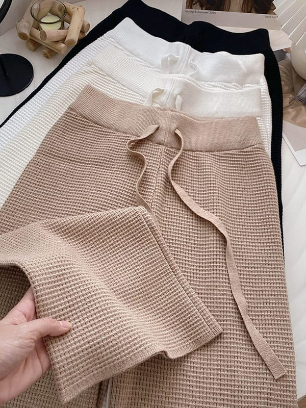 Effortlessly Elegant Pants with a Timeless Design